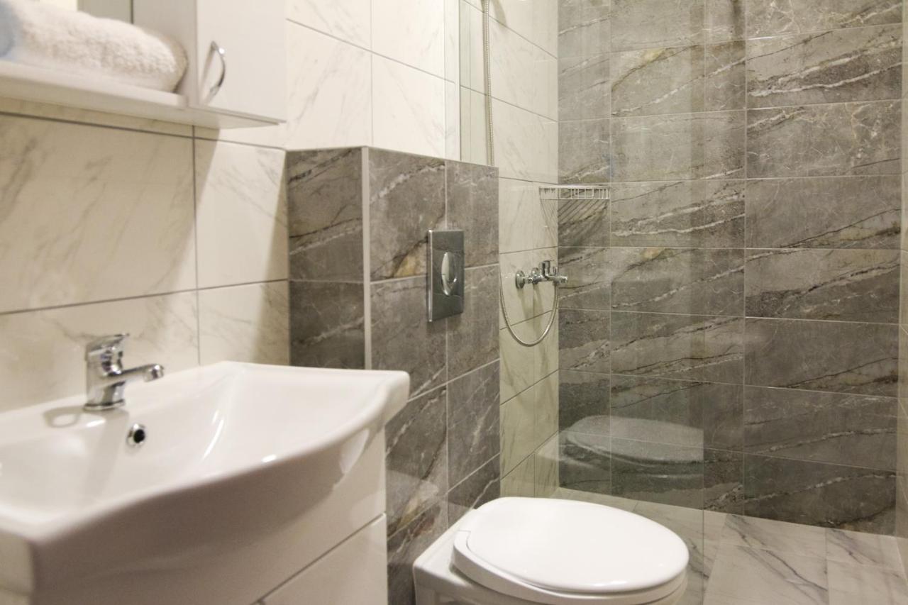 Aparthotel Viktorijini Konaci Kremna Exterior foto